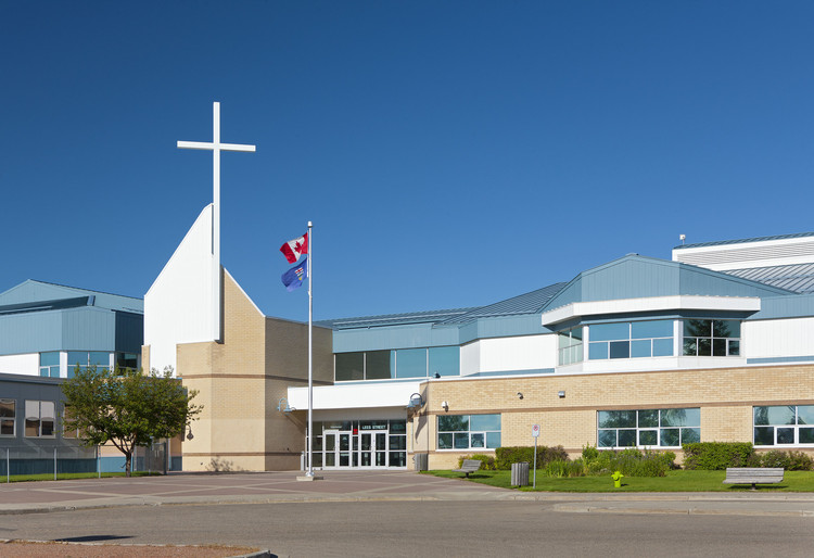 Home École Secondaire Notre Dame High School